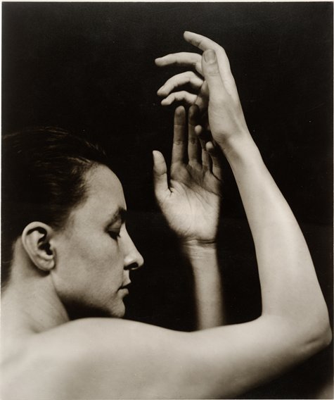 Georgia O'Keefe photograph by Alfred Stieglitz (1920)